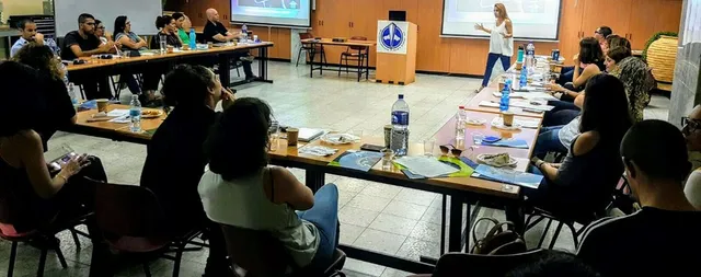 פעילות קבוצתית בסדנת בינה אנושית